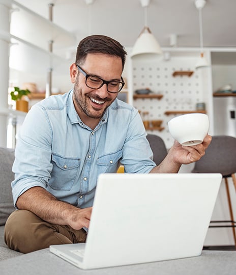 man-on-laptop-tea